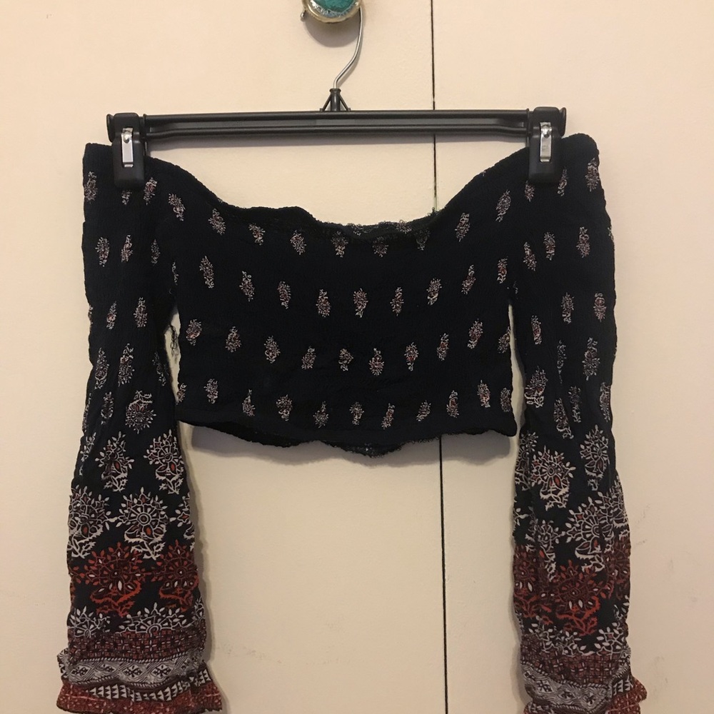 LF Into Flowy crop top - Picture 2 of 3